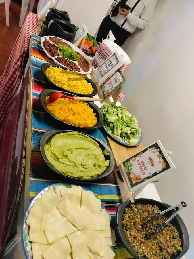 Almuerzo tipo buffet